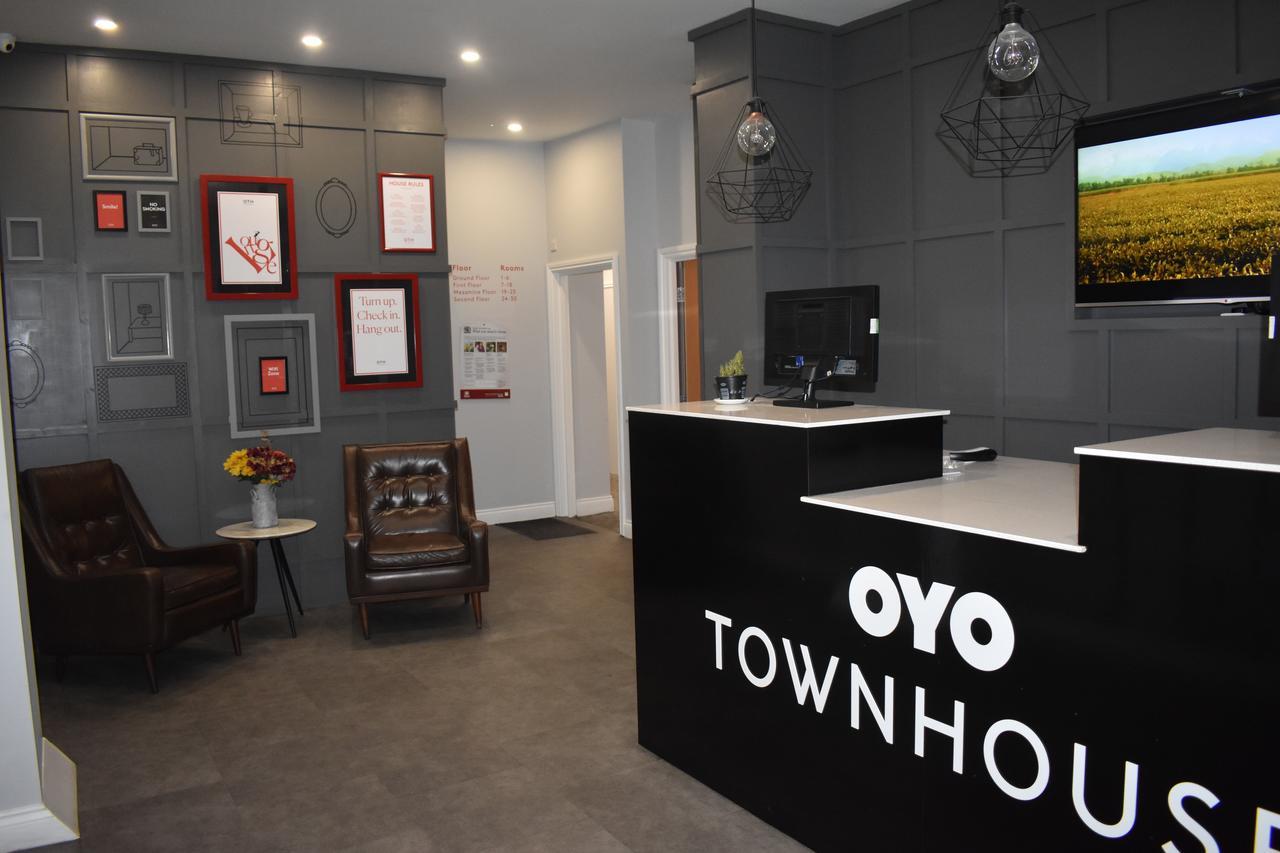 Oyo Townhouse 16 Ilford Hill Hotel Exterior photo