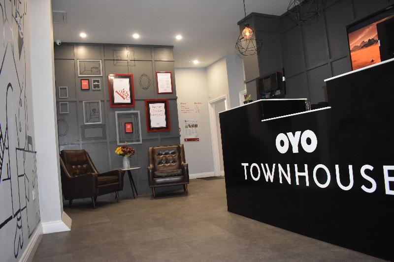 Oyo Townhouse 16 Ilford Hill Hotel Exterior photo